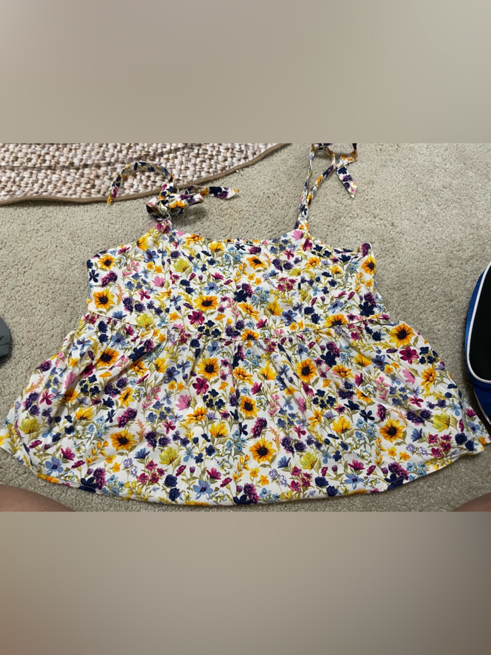Floral Tie-Shoulder Flowy top sz large- White with Yellow & Multi Floral